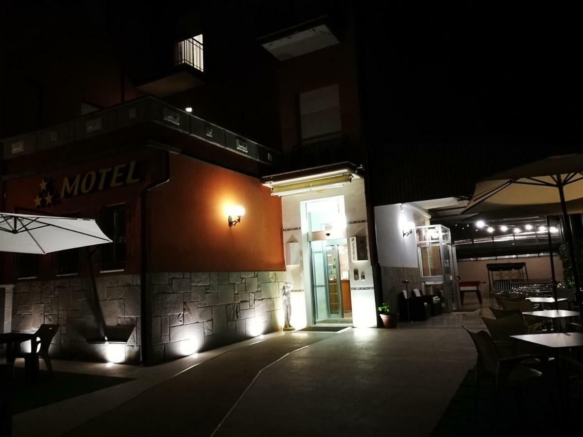 Motel Villaggio Имола Екстериор снимка